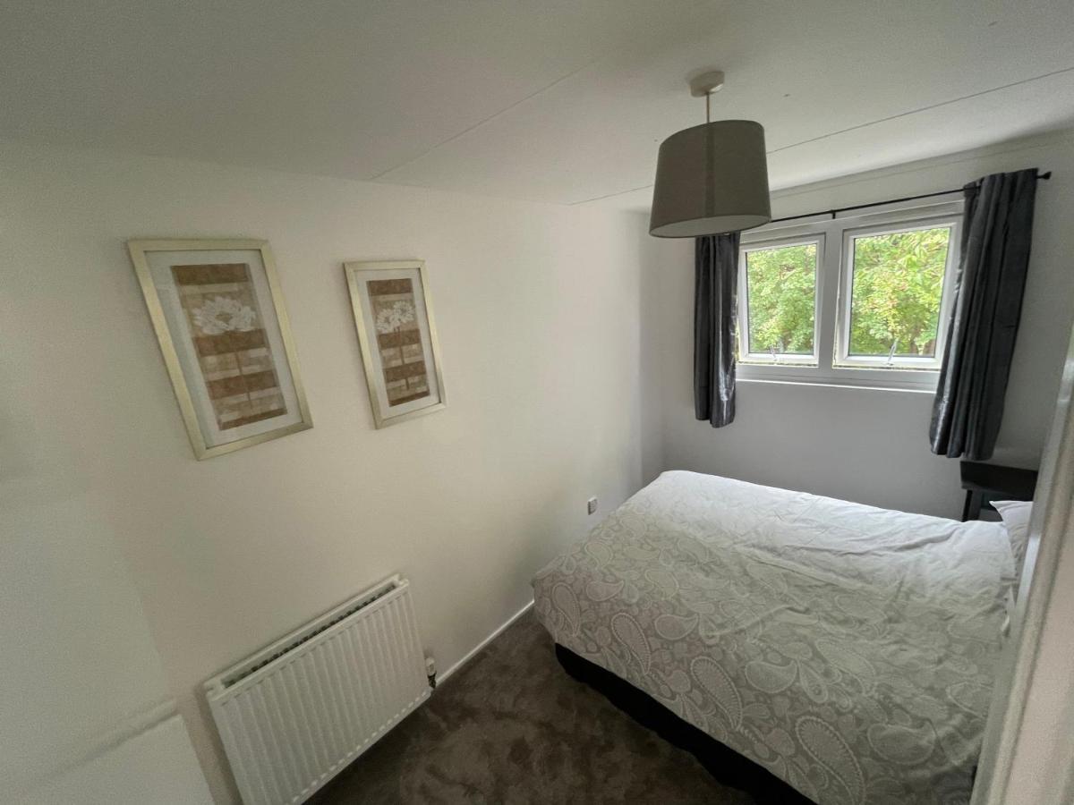 1-Bedroom Semi-Detached Chalet In Uddingston, Glasgow Luaran gambar