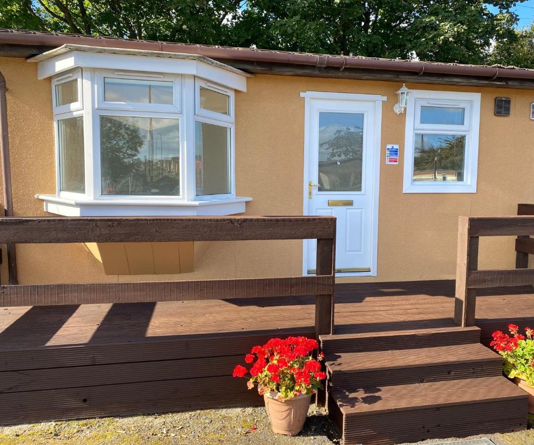 1-Bedroom Semi-Detached Chalet In Uddingston, Glasgow Luaran gambar