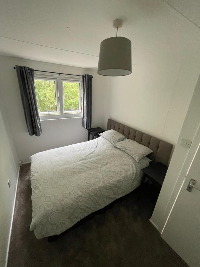 1-Bedroom Semi-Detached Chalet In Uddingston, Glasgow Luaran gambar