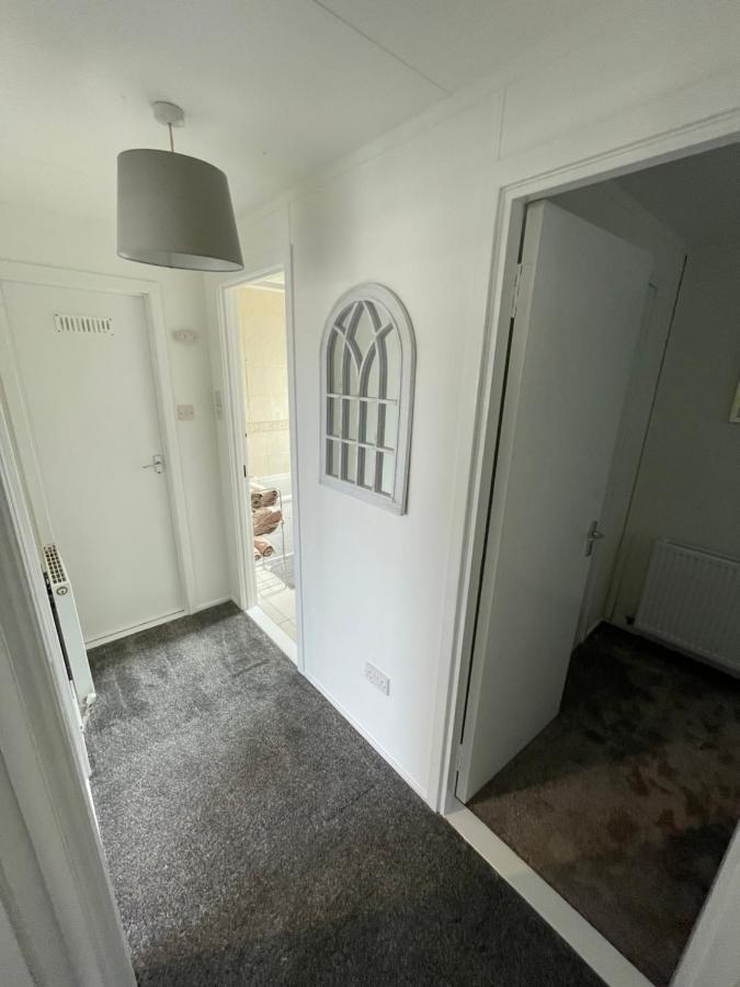 1-Bedroom Semi-Detached Chalet In Uddingston, Glasgow Luaran gambar
